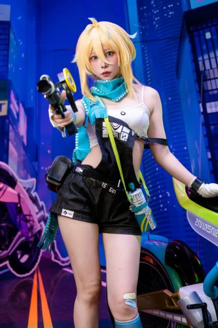 东京电玩展热潮：野町真乃普罗米COS带来神秘可爱双重魅力