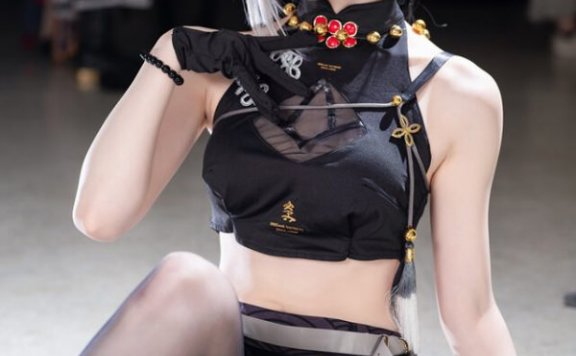 冰霜中的温柔：吉野佳子鸣潮·散华COS惊艳亮相池袋阳光城