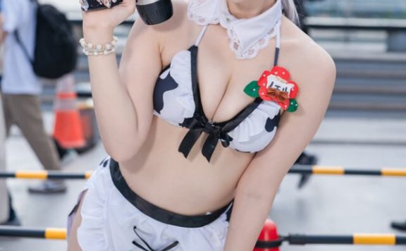温柔与力量并存:瑞海にも的白银诺艾尔cos引爆Comiket 106