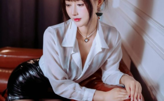 羽生三未COS女秘书|羽生三未_半透皮裙OL·女秘书cos[32P-432MB]