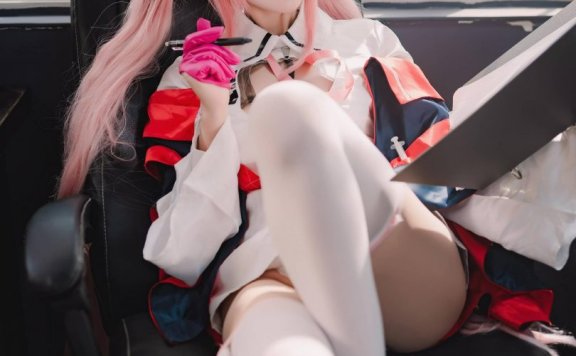 羽生三未COS英仙座|羽生三未_碧蓝航线·英仙座护士cos作品