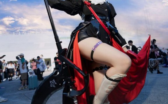 Genko玄子明日方舟隐德来希COS：冷艳镰刀女王长腿杀惊艳全场