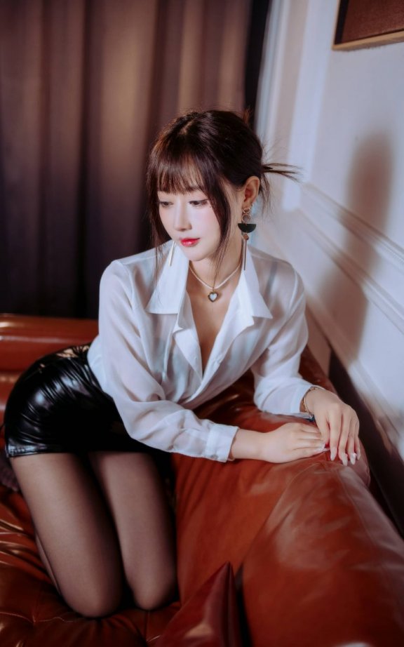 羽生三未COS女秘书|羽生三未_半透皮裙OL·女秘书cos[32P-432MB]