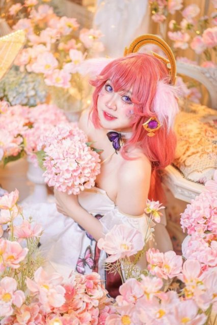 才华洋溢Coser Ichika原神八重神子COS:绝美新娘造型惊艳全场