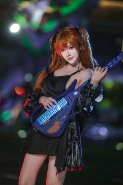 新世纪福音战士明日香cos：Munoko穿上黑裙重塑EVA骄傲少女
