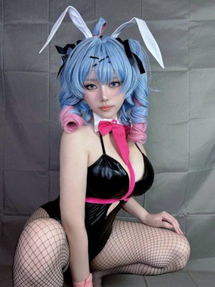 当人气Coser遇见虚拟歌姬:格雷丝诠释初音未来的俏皮与性感