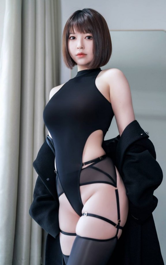 半半子原创COS|BANBANKO半半子_黑·大衣+吊带丝袜cos作品