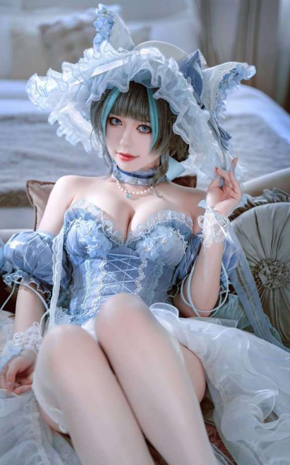 半半子COS柴郡|BANBANKO半半子_碧蓝航线·柴郡礼服cos作品