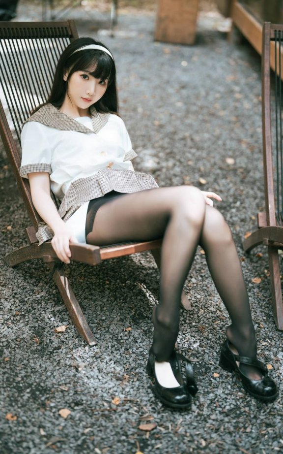 面饼仙儿cosJK女孩|面饼仙儿_丝袜露营·JK女孩cos作品[40P-499MB]