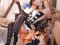 《原神》娜维娅COS赏析：面饼仙儿演绎枫丹贵族的锋芒与优雅