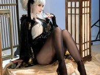 面饼仙儿布兰儿COS赏析：胜利女神妮姬冷艳压强下的黑金锋芒