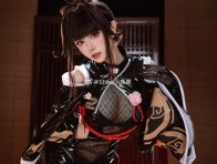 潜伏于红光与静默之间｜Shika小鹿鹿樱花COS角色还原度解析