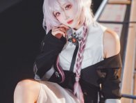 明日方舟瓜希酱COS:完美演绎夜色中温柔而克制的特蕾西娅