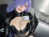 碧蓝航线瓜希酱COS赏析:演绎黑护士版莫加多尔的危险与优雅