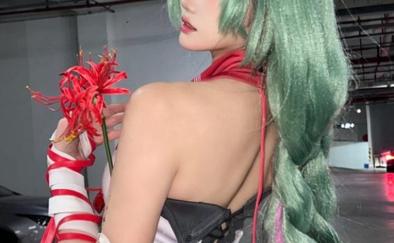 鸣潮弗洛洛cos惊艳还原！瓜希酱演绎优雅与危险并存的角色气场