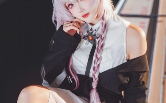 明日方舟瓜希酱COS：完美演绎夜色中温柔而克制的特蕾西娅