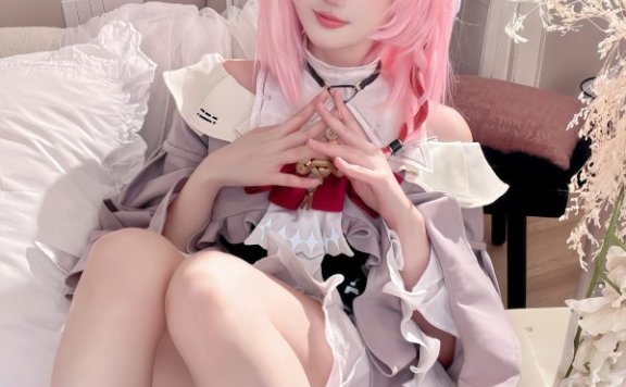 瓜希酱诗蔻蒂COS：演绎《深空之眼》温柔邀约之下的冷感张力