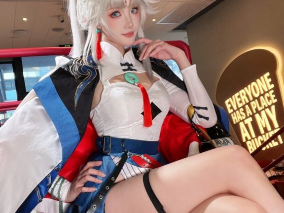 瓜希酱飞霄COS × KFC联名视觉｜当星穹铁道角色走进现实餐厅