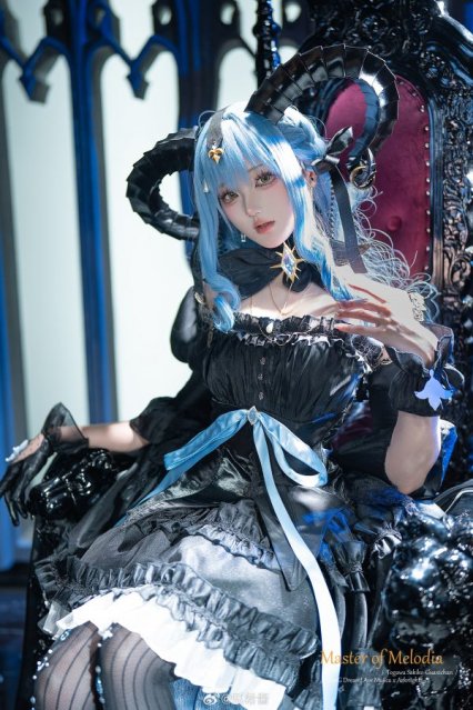 明日方舟丰川祥子COS:瓜希酱演绎旋律的主人的优雅与舞台掌控