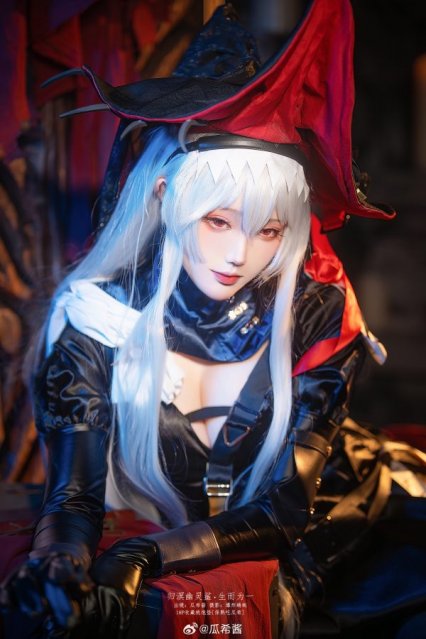 瓜希酱归溟幽灵鲨COS:演绎明日方舟深海猎杀者的冷艳与危险