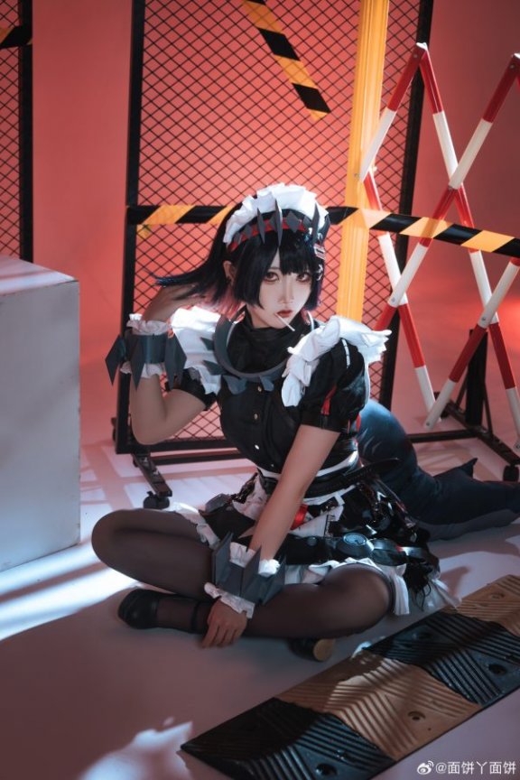 当“鲨鱼妹”走出新艾利都：面饼仙儿COS演绎艾莲·乔的冷感魅力