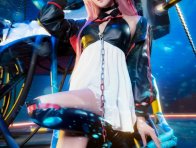 碧蓝航线夏日舰队的元气巡航：瓜希酱COS演绎孟菲斯青春魅力