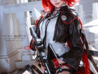 瓜希酱明日方舟COS：演绎新约能天使冷艳与力量的视觉盛宴