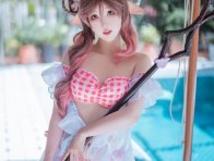 面饼仙儿艾雅法拉COS:明日方舟当火山学少女遇见夏日泳池