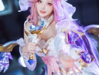 瓜希酱萨勒芬妮COS赏析：诠释英雄联盟Seraphine梦幻舞台魅力