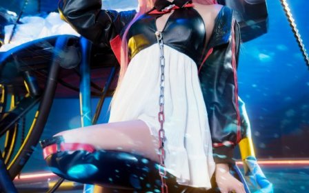 碧蓝航线夏日舰队的元气巡航：瓜希酱COS演绎孟菲斯青春魅力