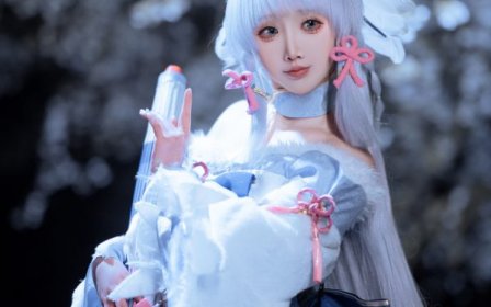 面饼仙儿神里绫华COS:夜樱之下一场关于克制之美的优雅演绎