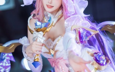 瓜希酱萨勒芬妮COS赏析：诠释英雄联盟Seraphine梦幻舞台魅力