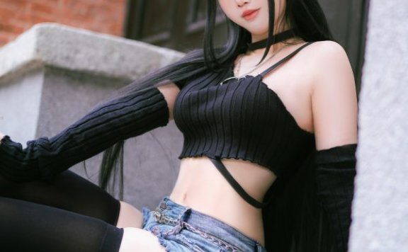 碧蓝航线可畏COS赏析:面饼仙儿演绎高冷魅力与都市街拍氛围