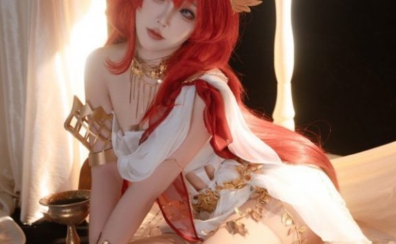 音律联觉面饼仙儿COS:史尔特尔冷艳神性与舞台张力的极致融合