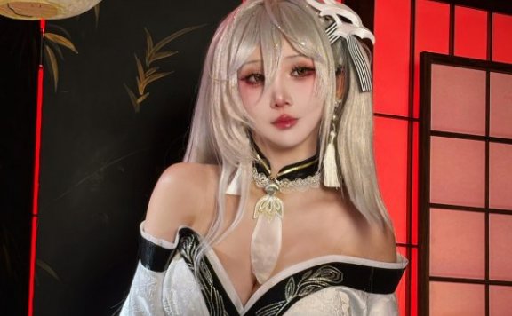 面饼仙儿白凤COS:《碧蓝航线》舰娘温柔与距离感的完美呈现