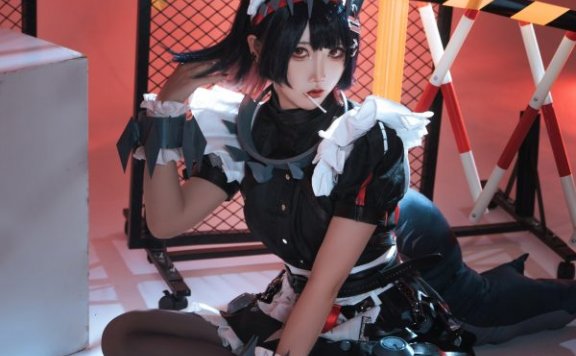 当“鲨鱼妹”走出新艾利都：面饼仙儿COS演绎艾莲·乔的冷感魅力