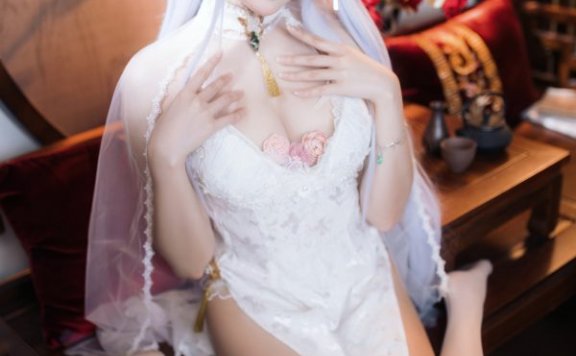 朱阁花影间的优雅延展:瓜希酱「香气来朱阁」阿尔比恩cos赏析