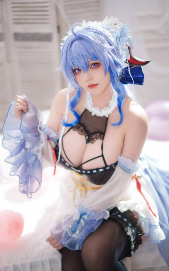 菌烨tako原神COS赏析:JK版甘雨展现冷静与优雅的完美演绎