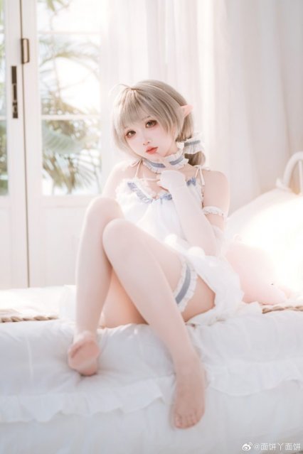 碧蓝航线睡衣埃佛森COS赏析：梦幻午后，面饼仙儿的慵懒时光