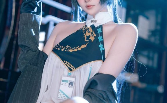 屿鱼Yukako碧蓝档案COS｜演绎护士版妃咲温柔与距离感的极致