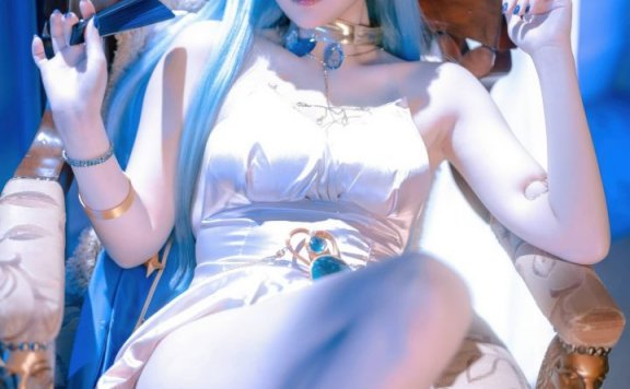 屿鱼Yukako海伦COS｜礼服版妮姬高贵冷艳，优雅与掌控感拉满