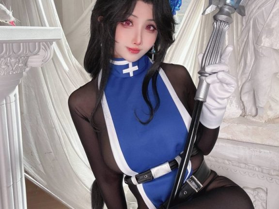 rioko凉凉子梅登冰玫瑰COS：演绎胜利女神妮姬的绝美冷艳气场