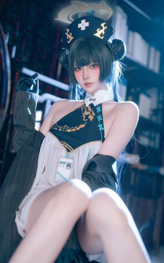 屿鱼Yukako碧蓝档案COS｜演绎护士版妃咲温柔与距离感的极致