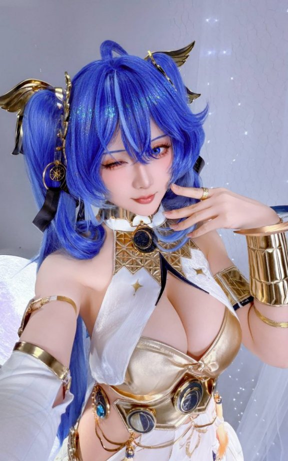 鸣潮尤诺COS赏析：星之迟迟如何演绎命运观测者的神秘与距离感