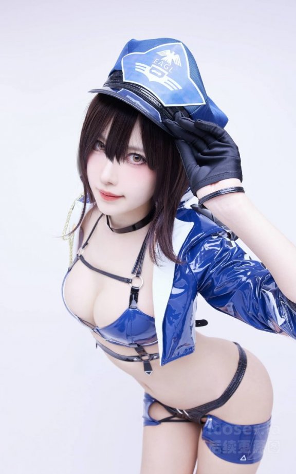 Shika小鹿鹿巴尔的摩COS：碧蓝航线干练帅气舰娘的高质感演绎