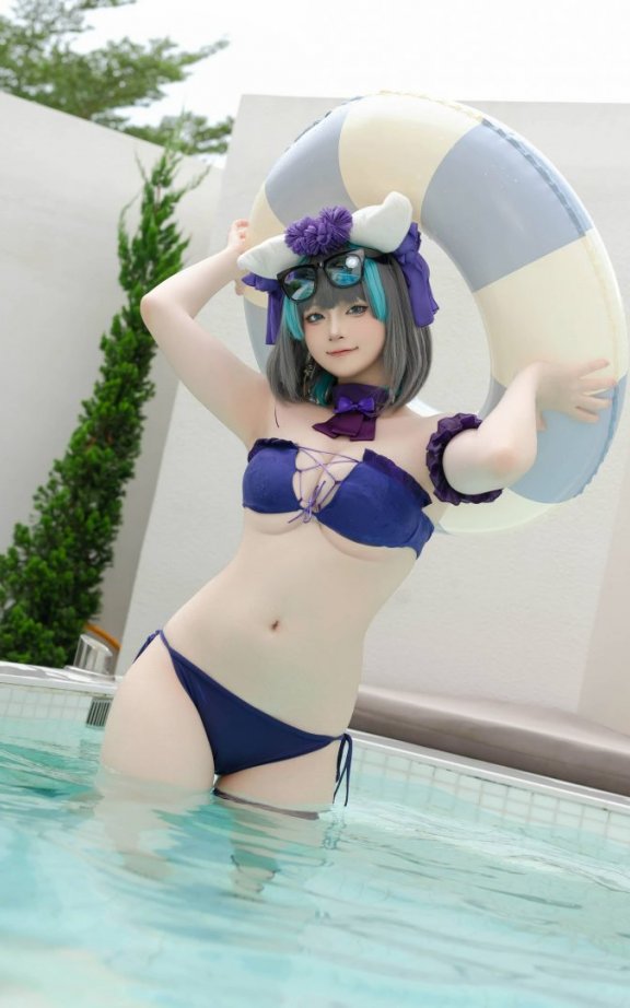 屿鱼Yukako柴郡COS赏析:把泳装版柴郡的亲和力拍出了高级感