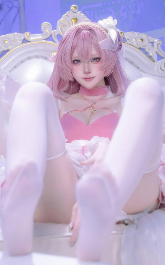 屿鱼Yukako桃乐丝COS｜妮姬黎明派对版神性与柔美的极致平衡