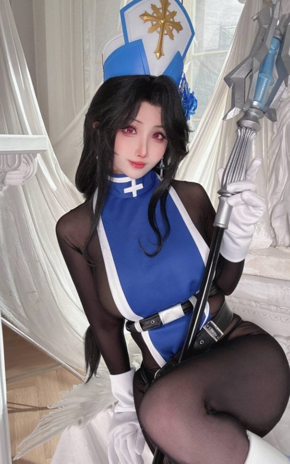 rioko凉凉子梅登冰玫瑰COS：演绎胜利女神妮姬的绝美冷艳气场