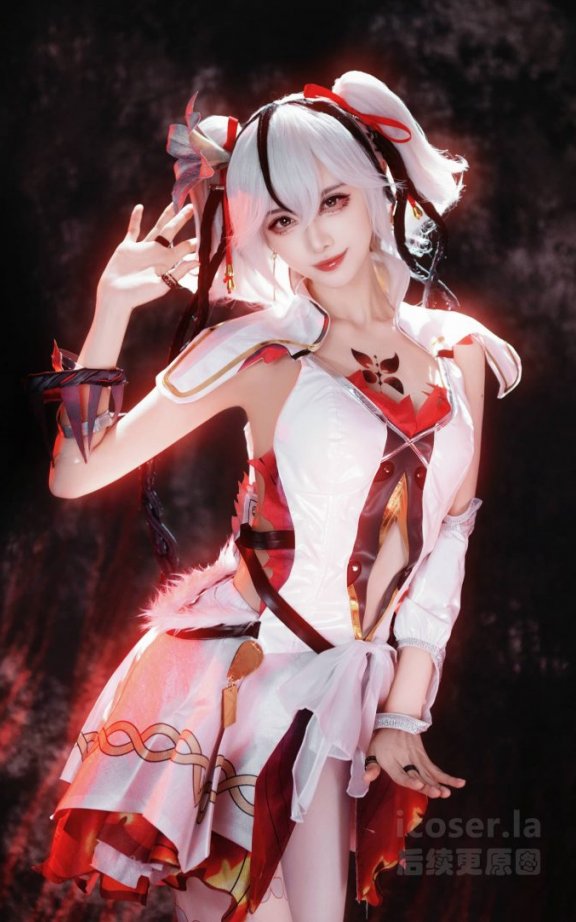 Shika小鹿鹿椿COS赏析：Shika小鹿鹿演绎灵动神秘与果敢的椿