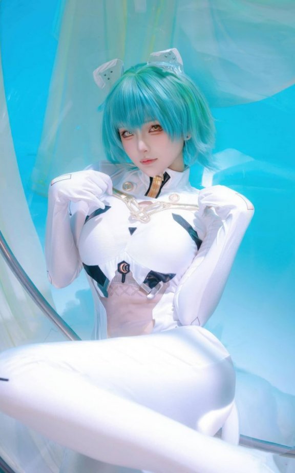 屿鱼Yukako纳希莫夫COS：掉进喵喵海军上将气质中的温柔陷阱